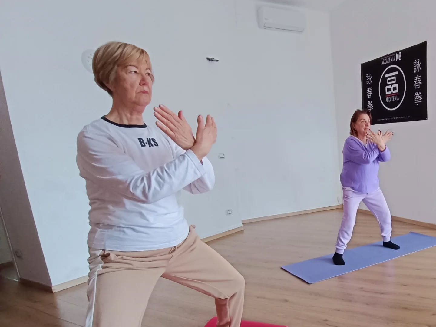 Movimento lento durante il Qi Gong