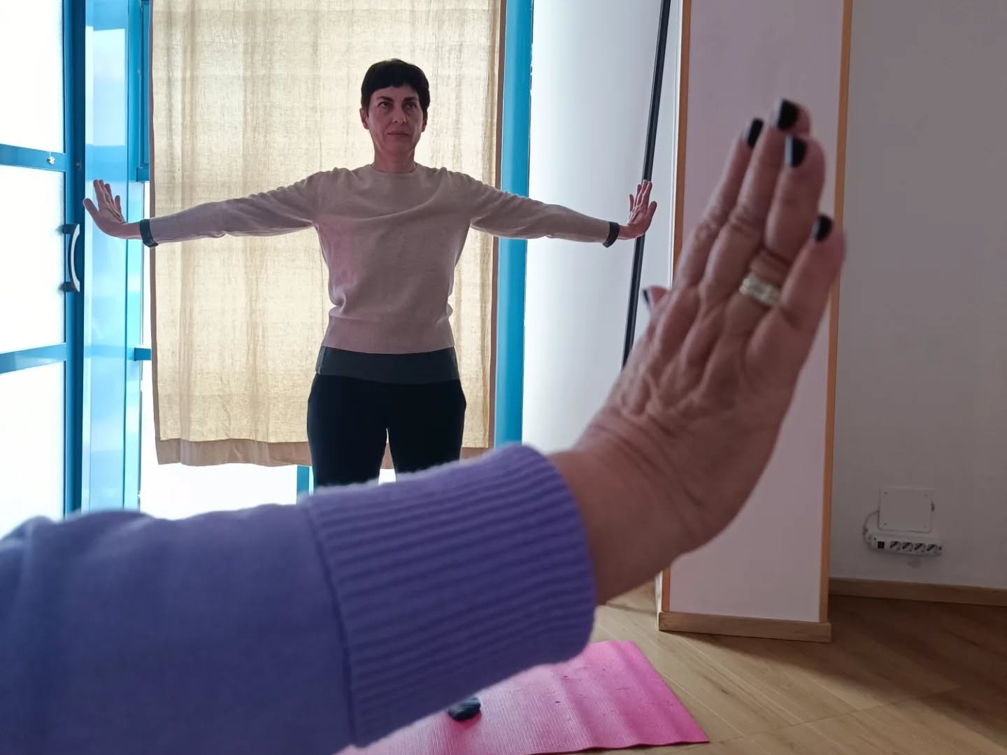 Pratica Qi Gong con attenzione alle mani